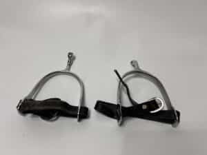 Espuelas con correa de cuero