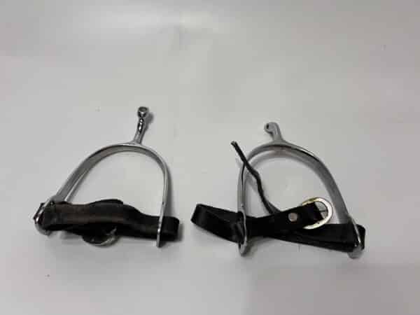Espuelas con correa de cuero